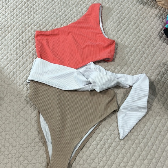Beach Riot Carlie 1 pc swimsuit - Small & Large  - New 🏝️ - Picture 3 of 7